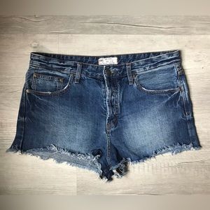 Free People frayed button fly Jean shorts size 31